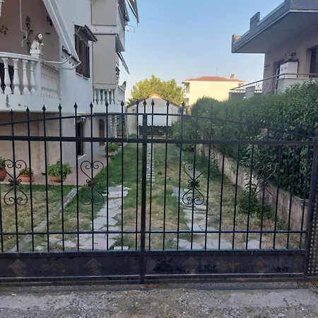 Areti's Garden Appartement *