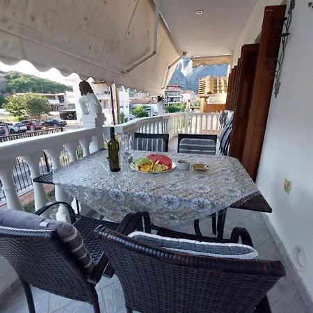 Areti's Garden 칼람파카