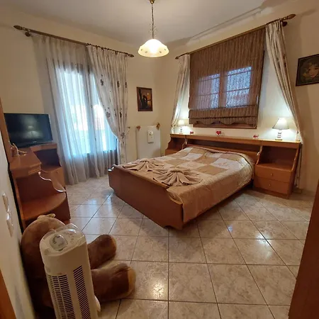 Areti's Garden Apartment