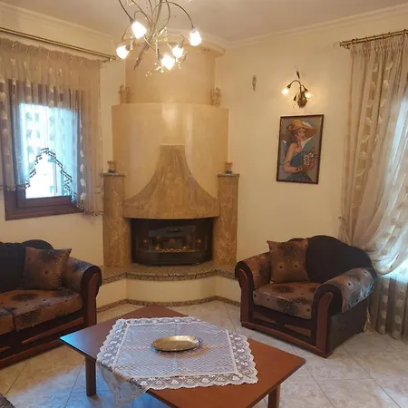 Areti's Garden 칼람파카