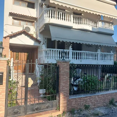 Areti's Garden 아파트 칼람파카