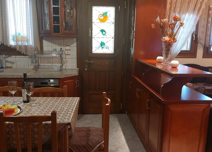 Areti's Garden Apartament *